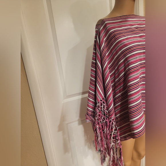 Kamhilos Textiles Poncho Crafted on a Loom w/Tassels! - Picture 3 of 8